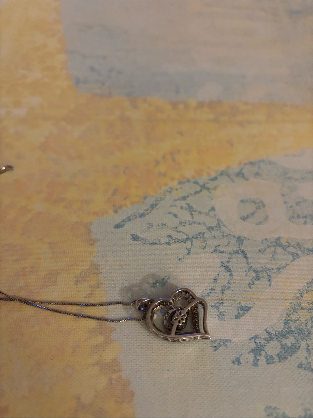 This beautiful sterling silver heart shaped with blue stone that dangles. 22.00 - Picture 2 of 6